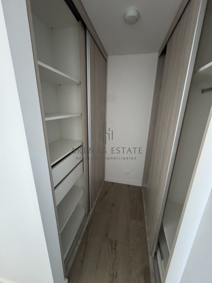 Apartamento ID.4144 - Apartamento de dormitorios en venta en Punta del Este, primera linea 