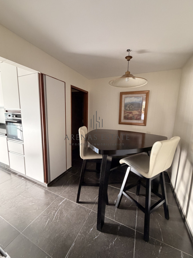 Apartamento ID.4172 - Apartamento de 3 dormitorios más dependencia en venta en Punta del Este 