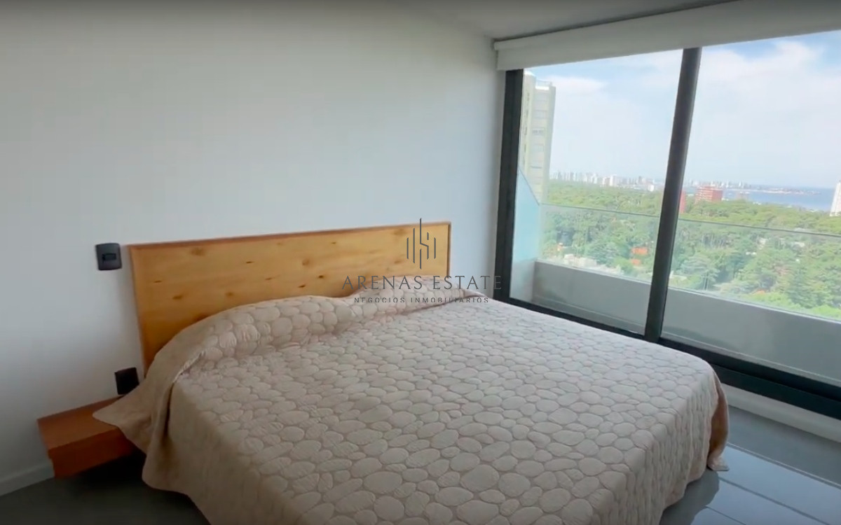 Apartamento ID.2447 - Apartamento en venta de 3 dormitorios en Av Roosevelt 