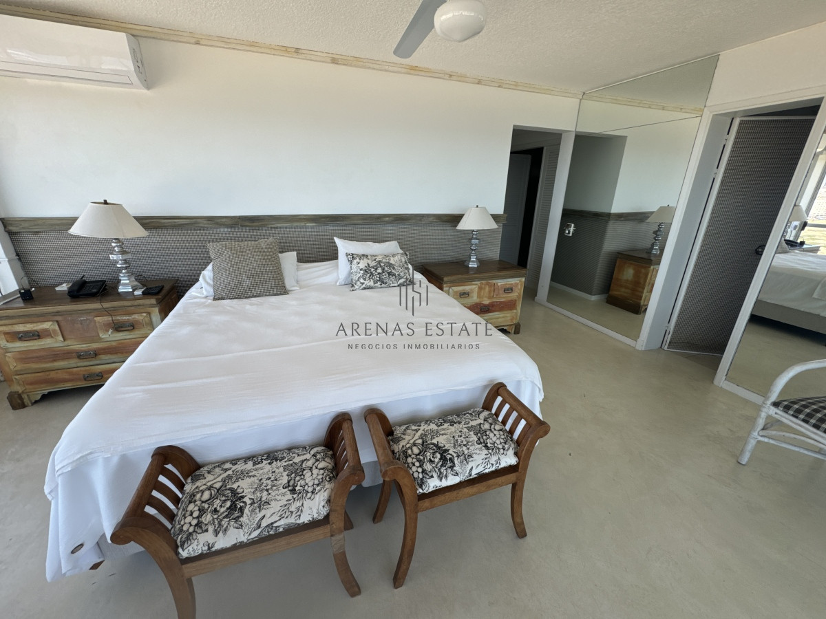 Apartamento ID.3111 - Apartamento en vena de 3 dormitorios y servicio , en primera linea de la Brava 