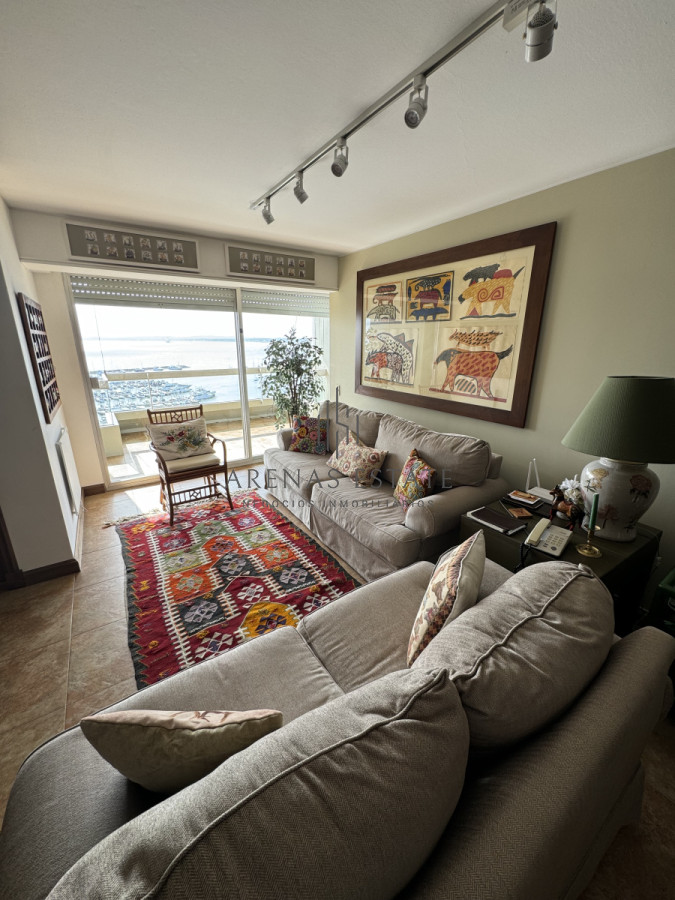 Apartamento ID.3560 - Apartamento de 3 dormitorios en venta en Punta del Este 