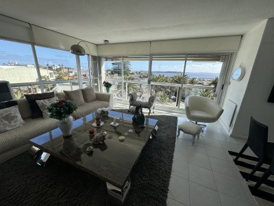Apartamento de 3 dormitorios en venta en Punta del Este 