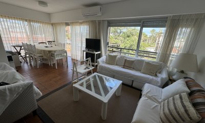 Apartamento de 3 dormitorios en venta en Punta del Este