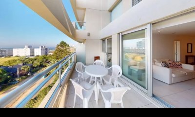 Apartamento en venta de dos dormitorios y medio , Punta del Este