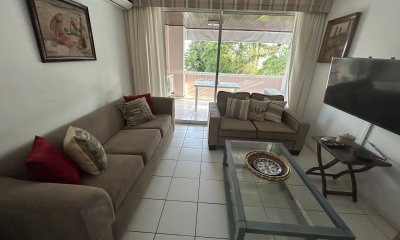 Apartamento de 3 dormitorios en venta en Punta del Este , zona Mansa