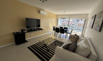 Apartamento en venta de dos dormitorios , zona Brava Punta del Este