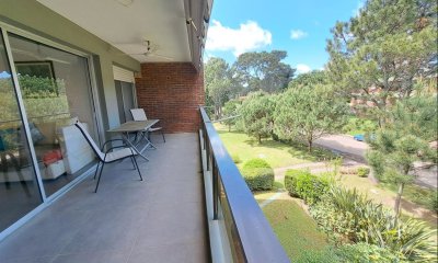 Apartamento de 4 dormitorios en Complejo Green Leaves, Punta del Este