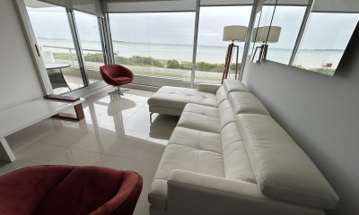 Apartamento en venta de 3 dormitorios y dependencia , en Punta del Este