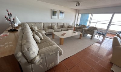 Apartamento de 3 dormitorios . primera linea Punta del Este