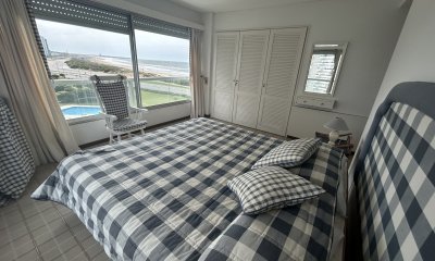 Apartamento de dos dormitorios en primera linea de la Brava