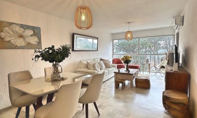Apartamento de tres dormitorios en venta en Punta del Este