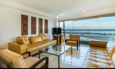 Venta de Apartamento de 3 dormitorios en primera linea de Playa Brava