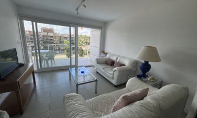 Apartamento de dos dormitorios  en venta en Punta del Este , Zona Chiverta