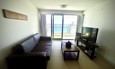 Apartamento de dos dormitorios en venta en Punta del Este