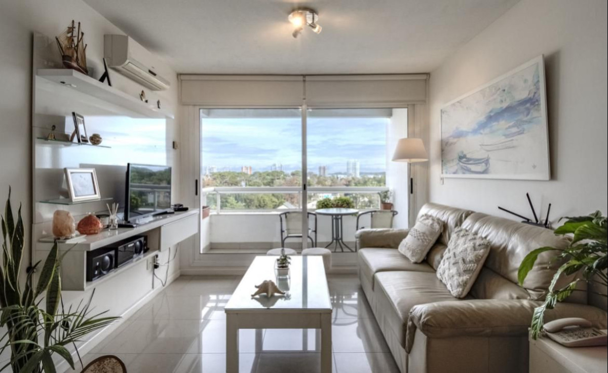 Apartamento de dos dormitorios en venta en Roosevelt Punta del Este 