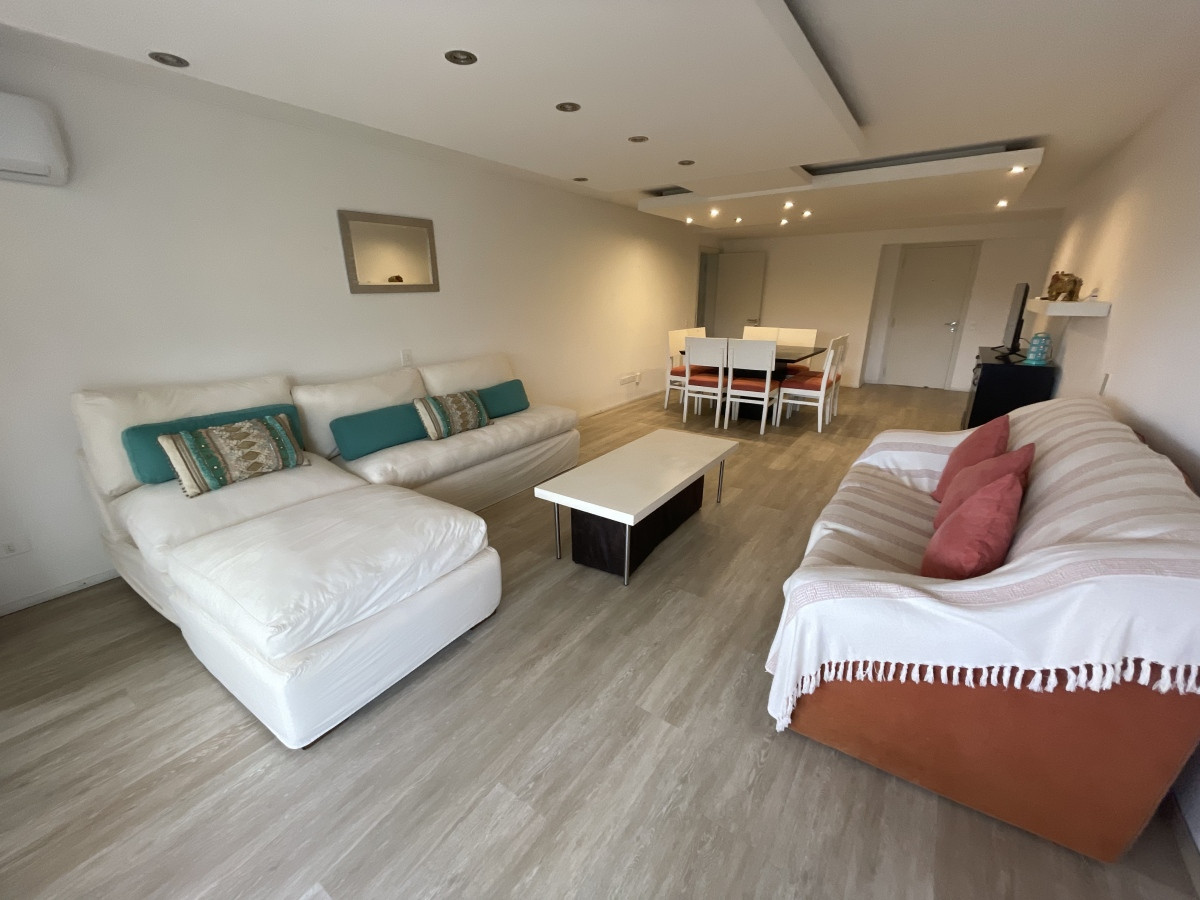 Apartamento en Roosevelt - Punta del Este 3 dormitorios y dependencia 