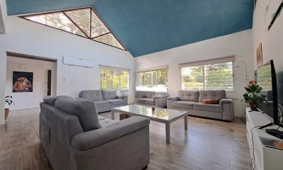 Casa en venta en zona Cantegril , 4 dormitorios más dependencia