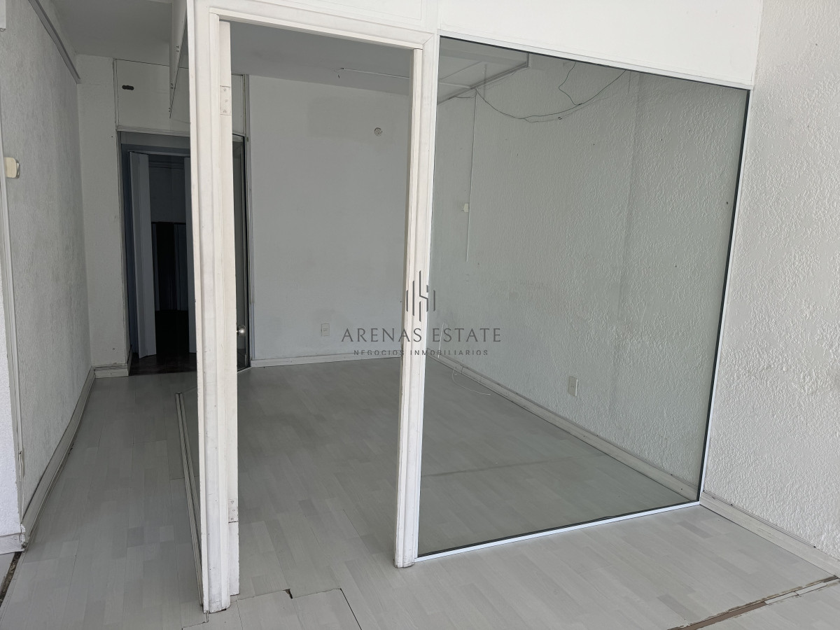 Local Comercial ID.3364 - Locales en alquiler en zona comercial  de Punta del Este 