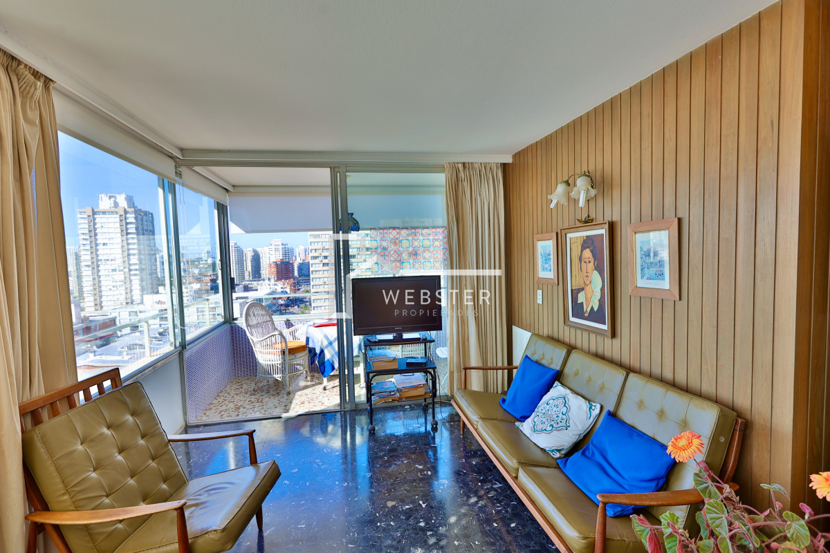 Apartamento ID.1906 - Apto de 2 dormitorios y 2 baños en edificio Apolo. Piso alto y vista despejada a Playa Mansa.