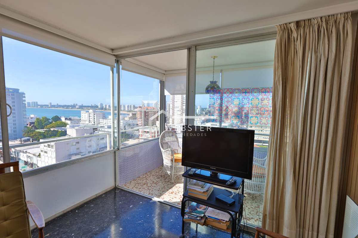 Apartamento ID.1906 - Apto de 2 dormitorios y 2 baños en edificio Apolo. Piso alto y vista despejada a Playa Mansa.