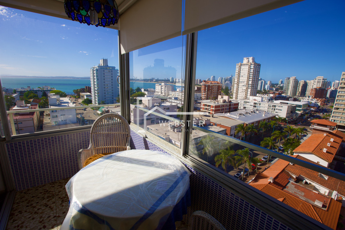 Apartamento ID.1906 - Apto de 2 dormitorios y 2 baños en edificio Apolo. Piso alto y vista despejada a Playa Mansa.