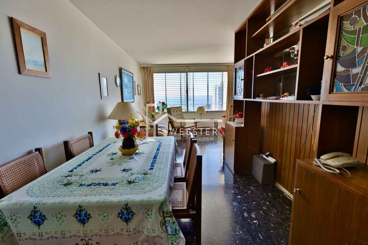 Apartamento ID.1906 - Apto de 2 dormitorios y 2 baños en edificio Apolo. Piso alto y vista despejada a Playa Mansa.