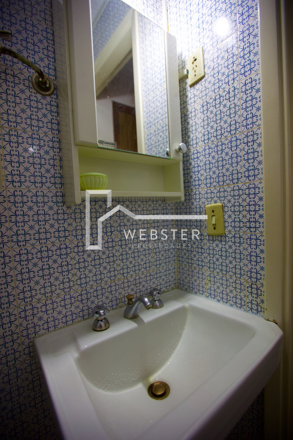 Apartamento ID.1906 - Apto de 2 dormitorios y 2 baños en edificio Apolo. Piso alto y vista despejada a Playa Mansa.