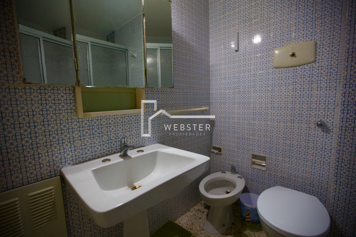 Apartamento ID.1906 - Apto de 2 dormitorios y 2 baños en edificio Apolo. Piso alto y vista despejada a Playa Mansa.