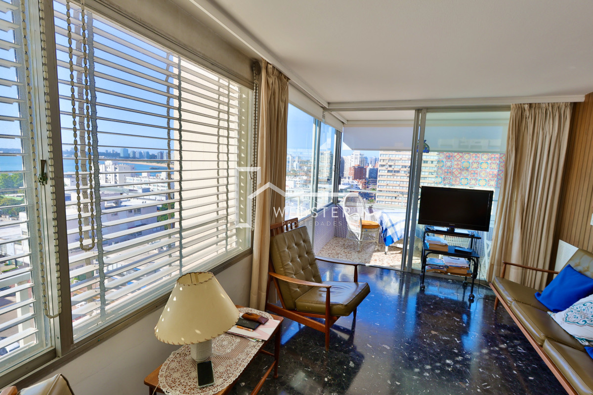 Apartamento ID.1906 - Apto de 2 dormitorios y 2 baños en edificio Apolo. Piso alto y vista despejada a Playa Mansa.