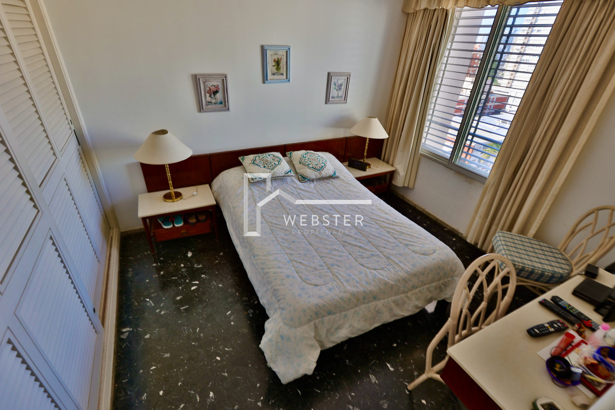 Apartamento ID.1906 - Apto de 2 dormitorios y 2 baños en edificio Apolo. Piso alto y vista despejada a Playa Mansa.