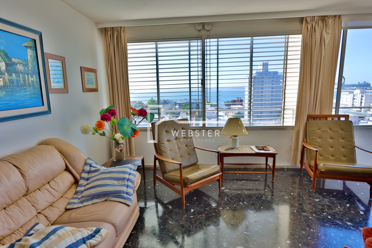 Apartamento ID.1906 - Apto de 2 dormitorios y 2 baños en edificio Apolo. Piso alto y vista despejada a Playa Mansa.