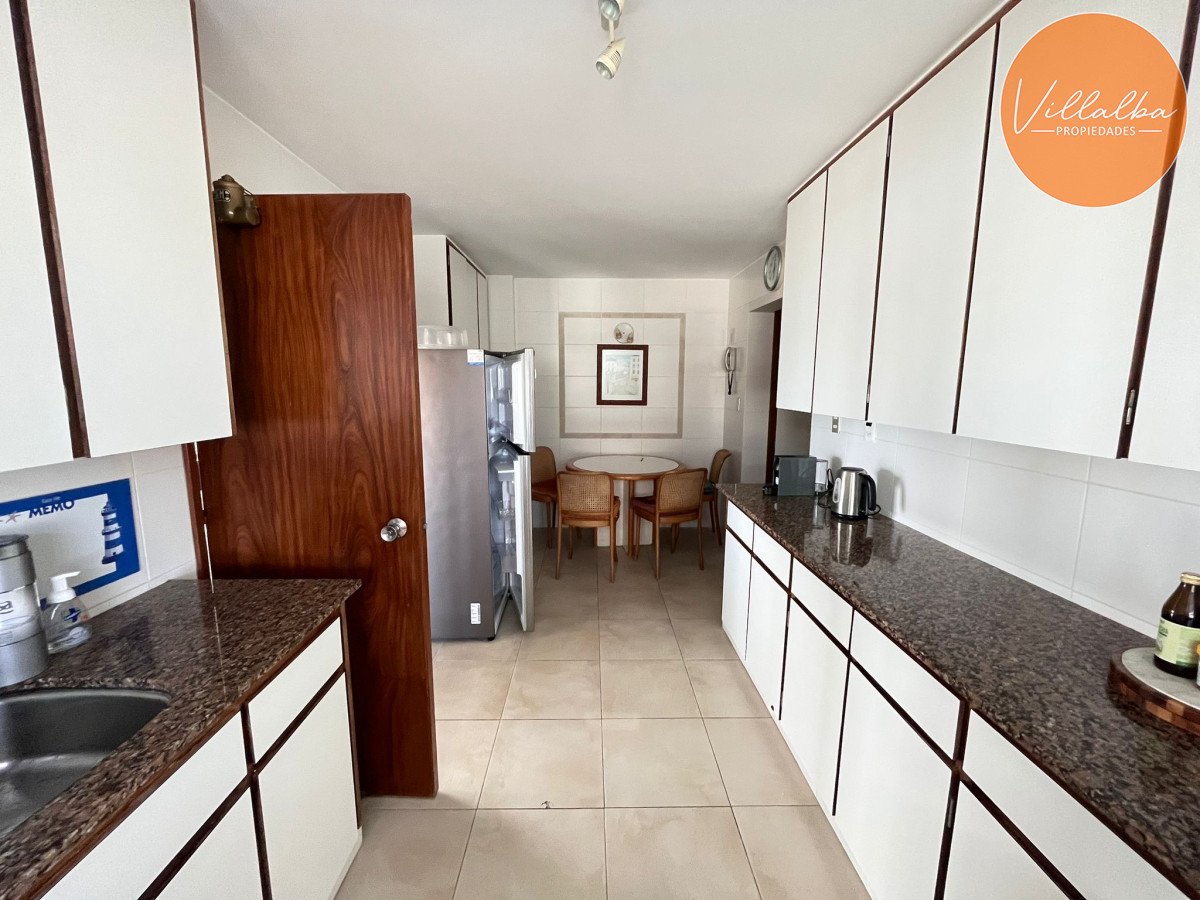 Apartamento ID.3147 - Oportunidad en Playa Mansa - 3 dormitorios 