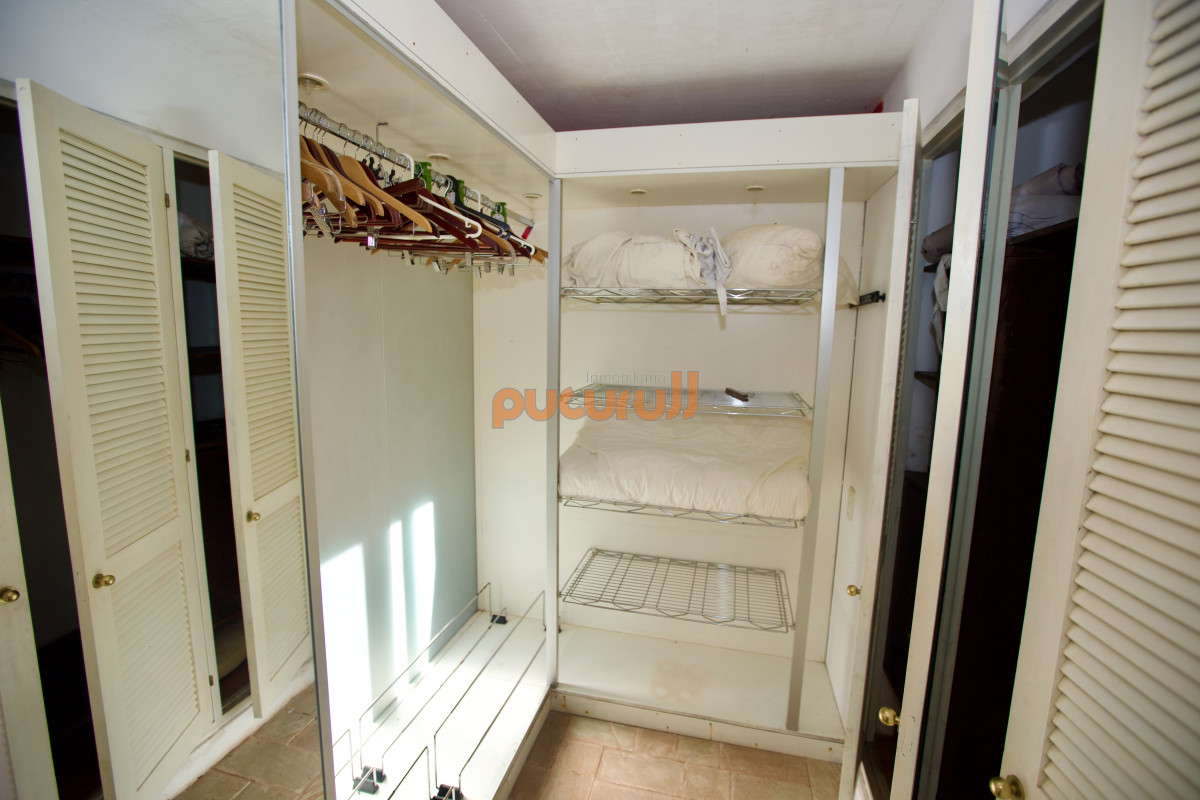 Casa ID.2140 - Amplia casa de 4 dormitorios en venta en Club del Lago. 