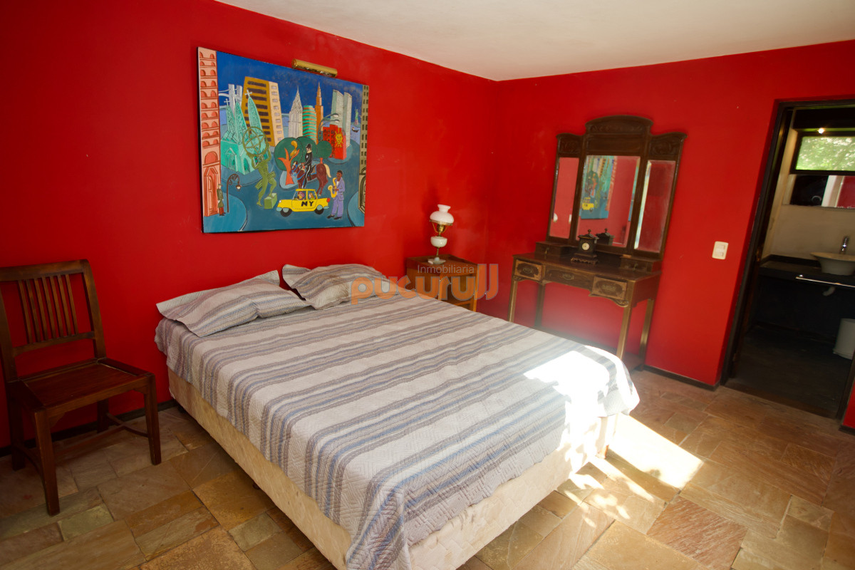 Casa ID.2140 - Amplia casa de 4 dormitorios en venta en Club del Lago. 