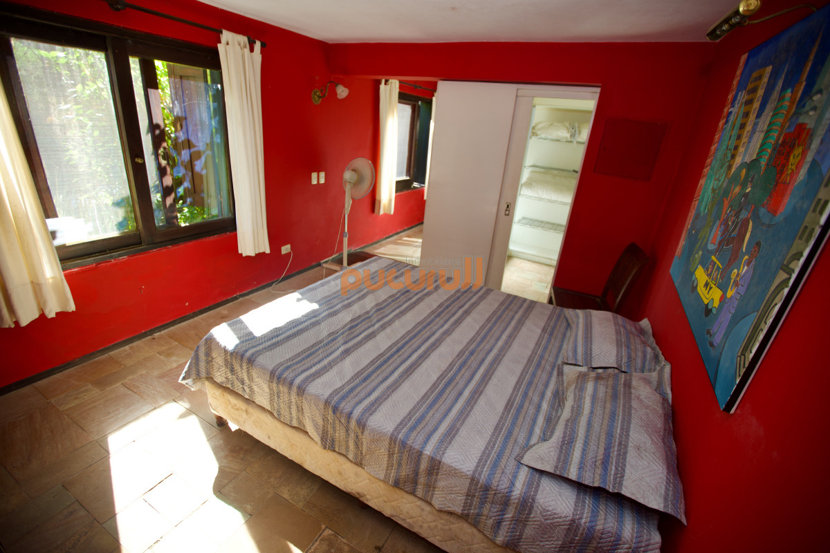 Casa ID.2140 - Amplia casa de 4 dormitorios en venta en Club del Lago. 