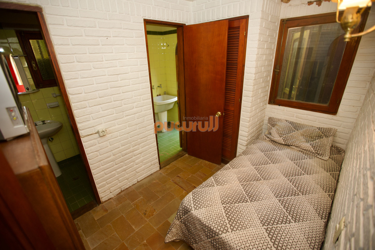 Casa ID.2140 - Amplia casa de 4 dormitorios en venta en Club del Lago. 