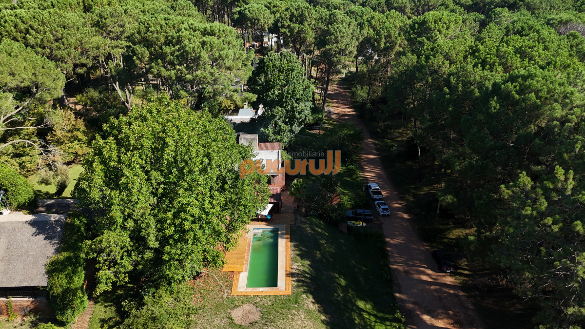 Casa ID.2140 - Amplia casa de 4 dormitorios en venta en Club del Lago. 