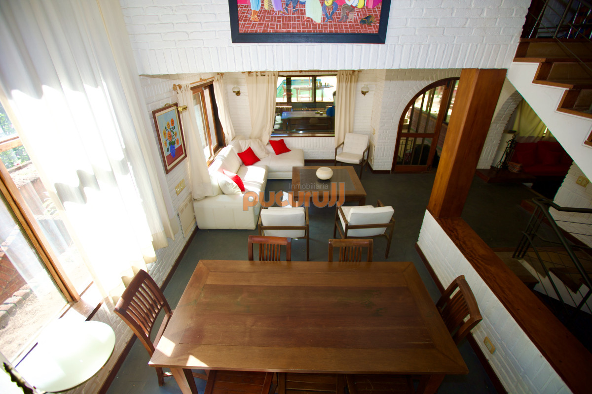 Casa ID.2140 - Amplia casa de 4 dormitorios en venta en Club del Lago. 