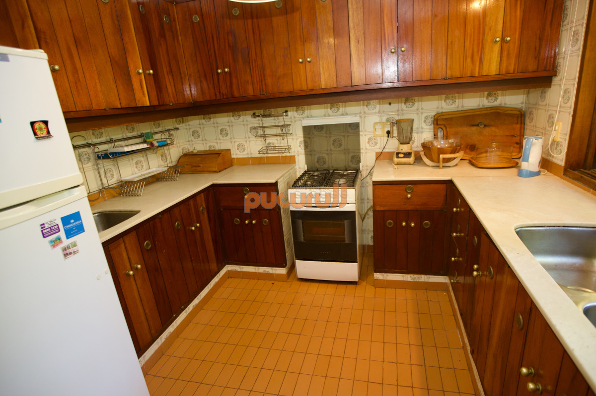 Casa ID.2140 - Amplia casa de 4 dormitorios en venta en Club del Lago. 