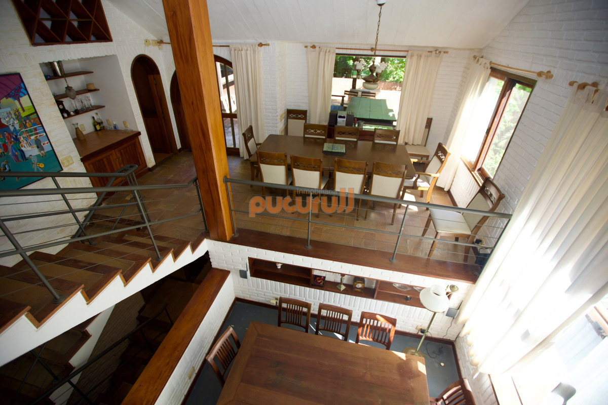 Casa ID.2140 - Amplia casa de 4 dormitorios en venta en Club del Lago. 