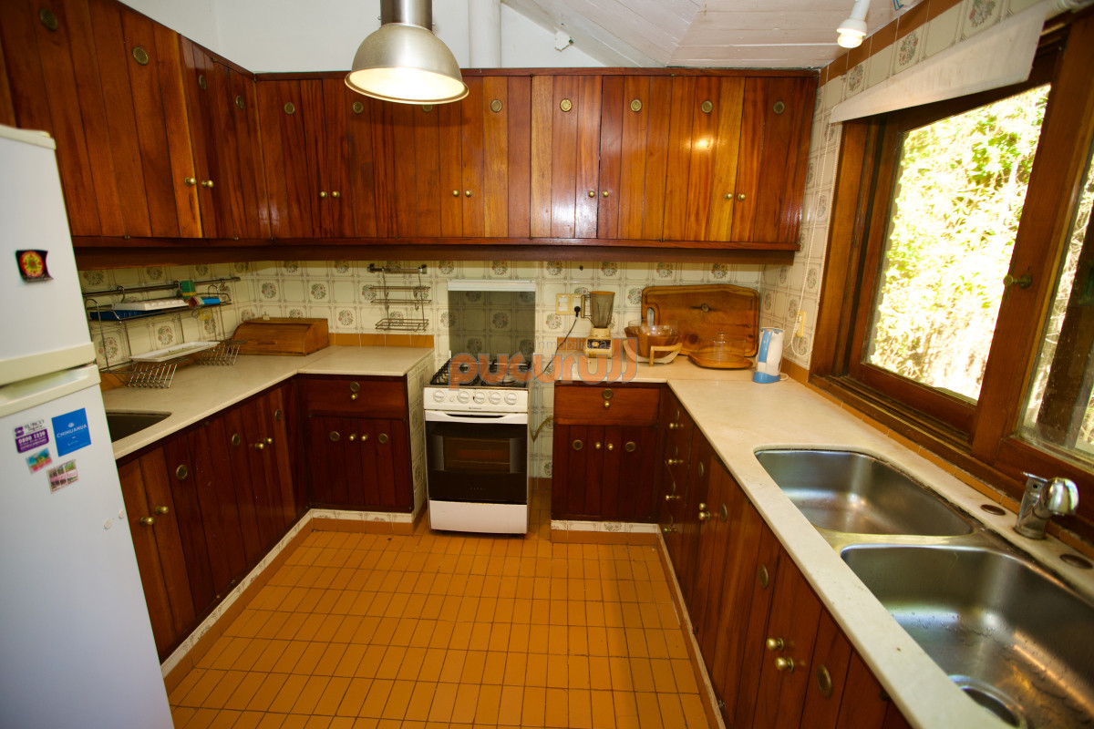 Casa ID.2140 - Amplia casa de 4 dormitorios en venta en Club del Lago. 