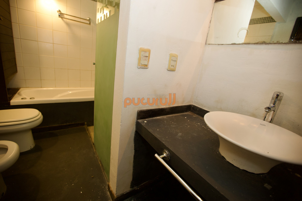 Casa ID.2140 - Amplia casa de 4 dormitorios en venta en Club del Lago. 