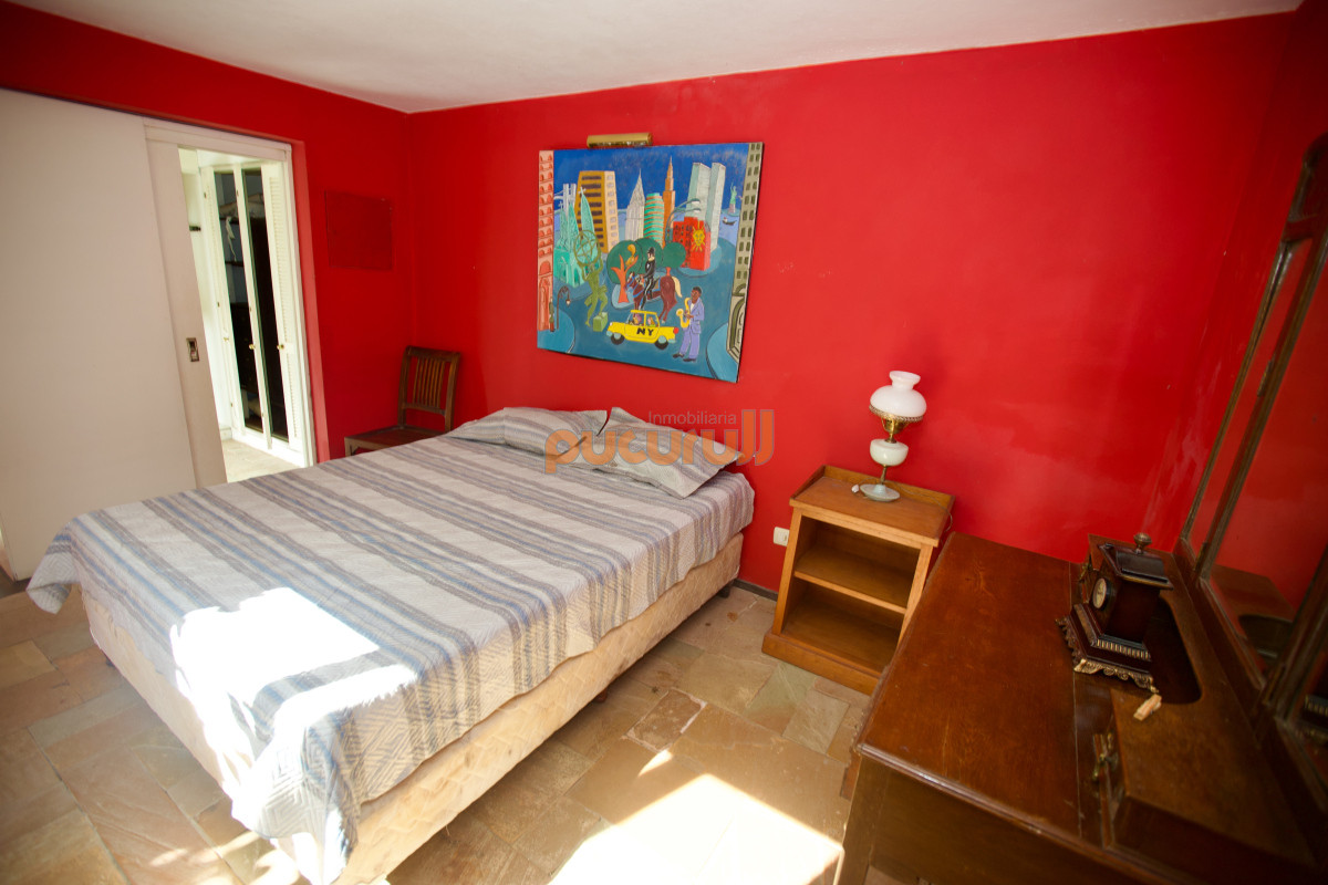 Casa ID.2140 - Amplia casa de 4 dormitorios en venta en Club del Lago. 