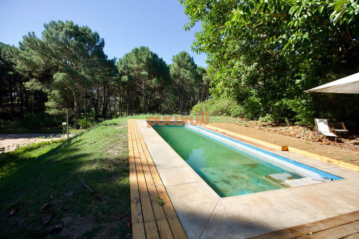 Casa ID.2140 - Amplia casa de 4 dormitorios en venta en Club del Lago. 