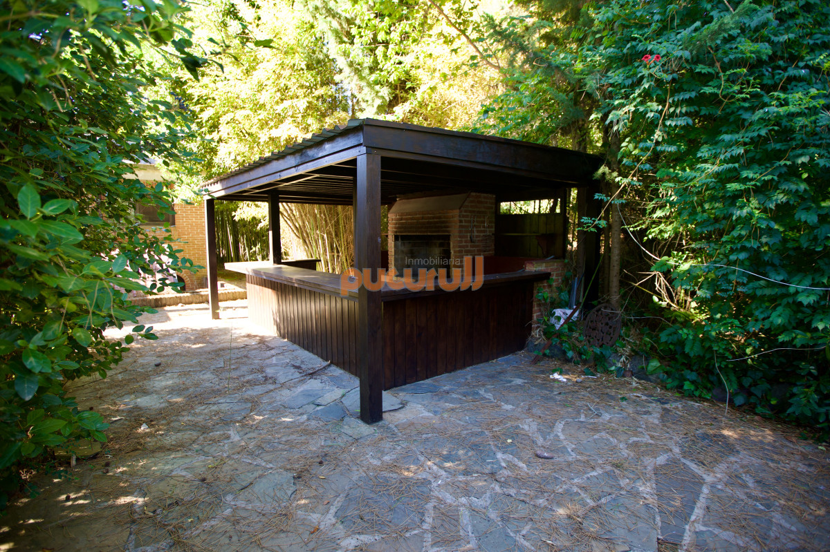 Casa ID.2140 - Amplia casa de 4 dormitorios en venta en Club del Lago. 