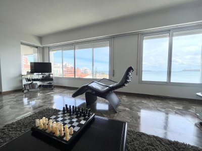 VENTA APARTAMENTO 3 DORMITORIOS PLAYA MANSA PUNTA DEL ESTE FRENTE AL MAR