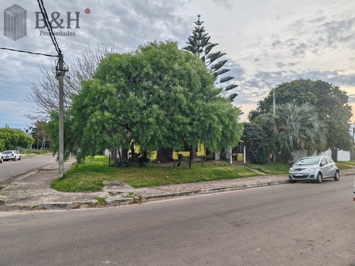Casa ID.6013 - Casa de 2 dorm y 2 baños en venta en Barrio San Francisco - Maldonado. Lote esquinero