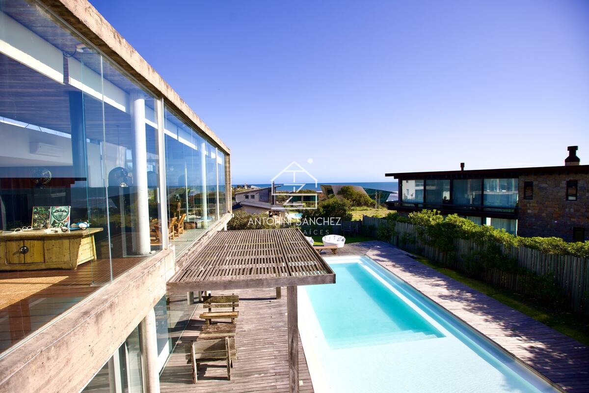 Casa ID.4980 - Casa de diseño en alquiler temporal. 4 dormitorios en suite a 50 mts del mar