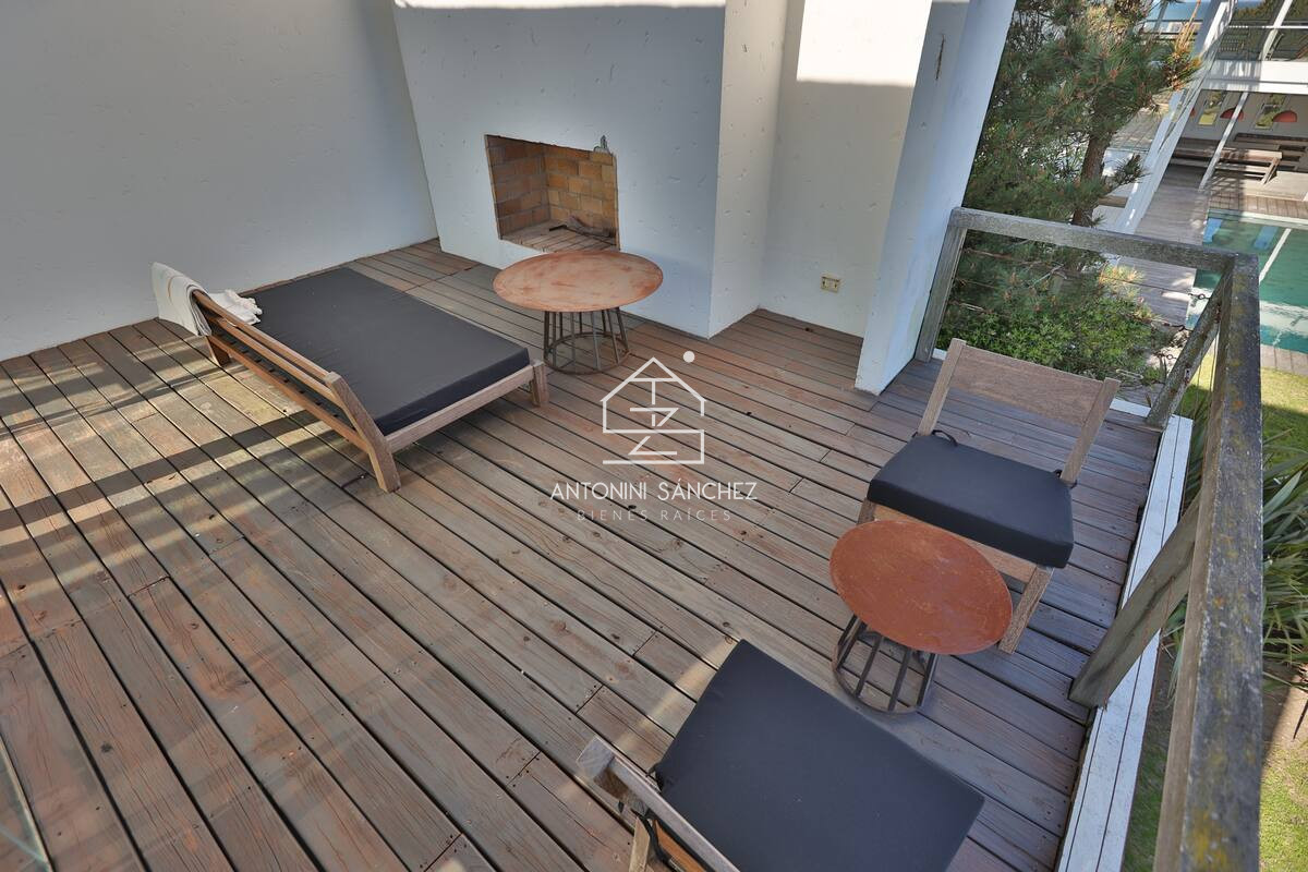 Casa ID.4980 - Casa de diseño en alquiler temporal. 4 dormitorios en suite a 50 mts del mar