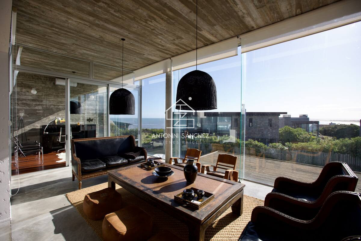 Casa ID.4980 - Casa de diseño en alquiler temporal. 4 dormitorios en suite a 50 mts del mar